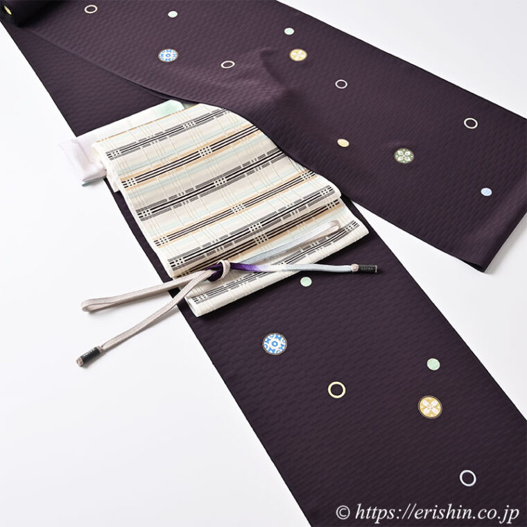 旬のお勧めコーディネート「濃地の飛び柄小紋に美術工芸啓の名古屋帯で軽やかに」呉服えり新