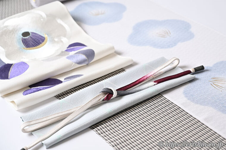 帯締め　耳高内記組（三色暈し/白練に鈍色と深蘇芳色）と帯揚げ（板締め菱重ね/青みを帯びた白鼠×水浅葱色）