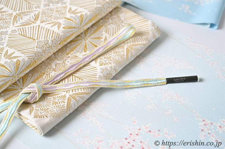 旬のお勧めコーディネート「暈しも見事な枝垂れ花の付下に松竹梅の袋帯」