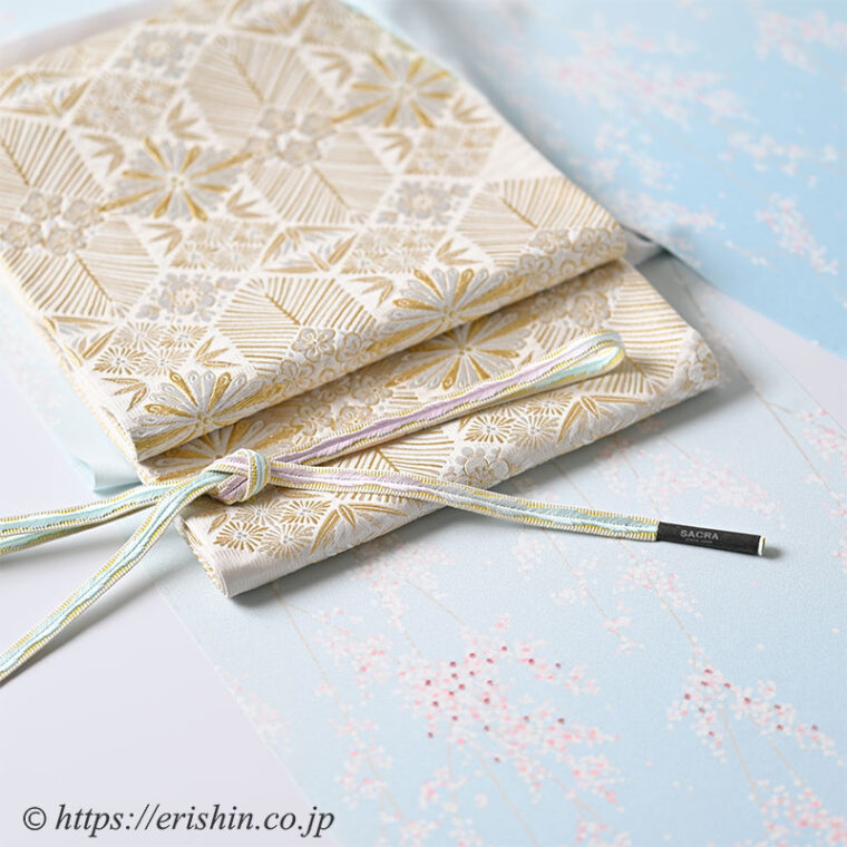 旬のお勧めコーディネート「暈しも見事な枝垂れ花の付下に松竹梅の袋帯」