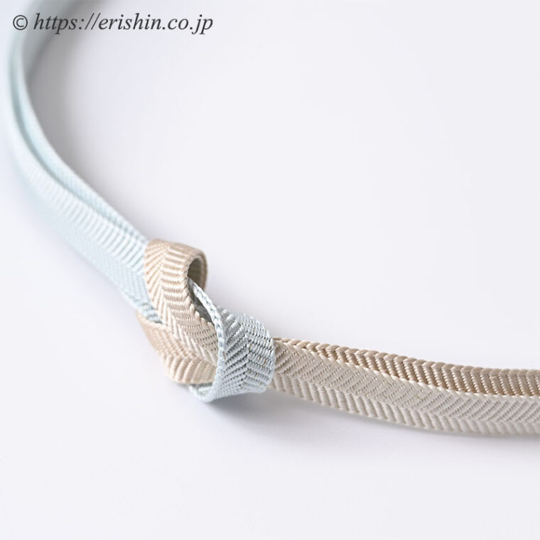 帯締め　笹浪組（月白色と淡い鳥の子色の暈し）