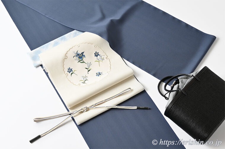 旬のお勧めコーディネート「ヘリンボーンのマニッシュな紋紗に百合の刺繍の帯」