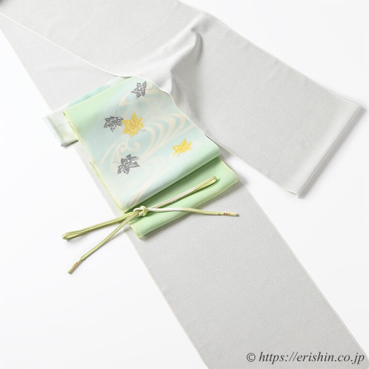 旬のお勧めコーディネート「本塩沢の蚊絣に無双の染帯（楓に観世水）で涼やかに」