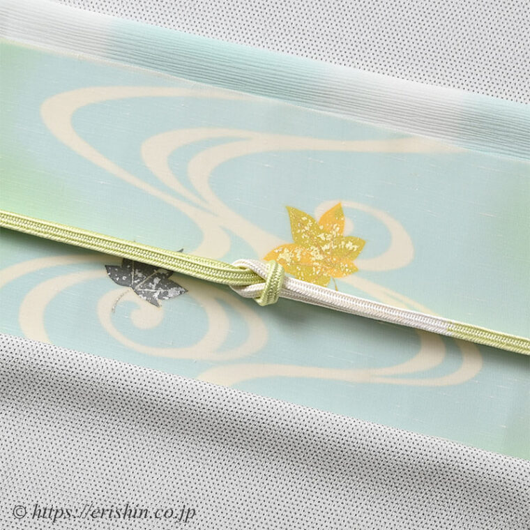 旬のお勧めコーディネート「本塩沢の蚊絣に無双の染帯（楓に観世水）で涼やかに」