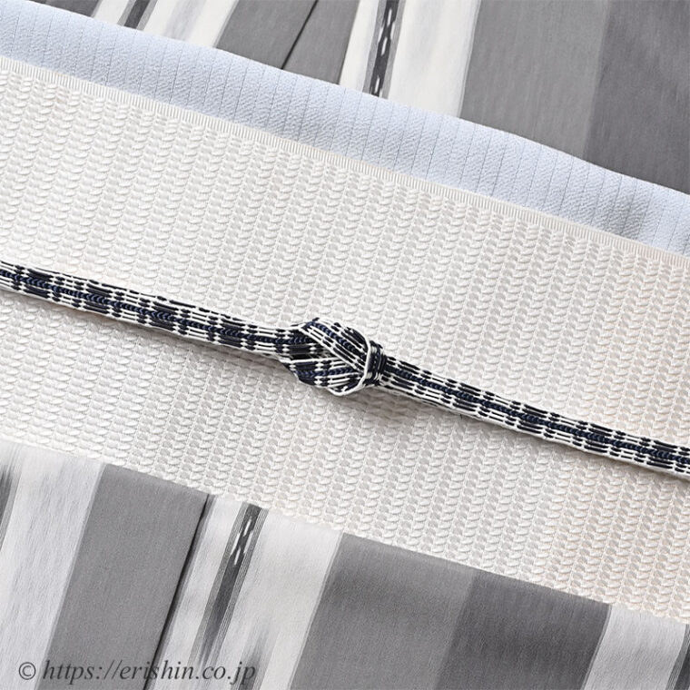 旬のお勧めコーディネート「白縞が映える明石縮をワントーンで」