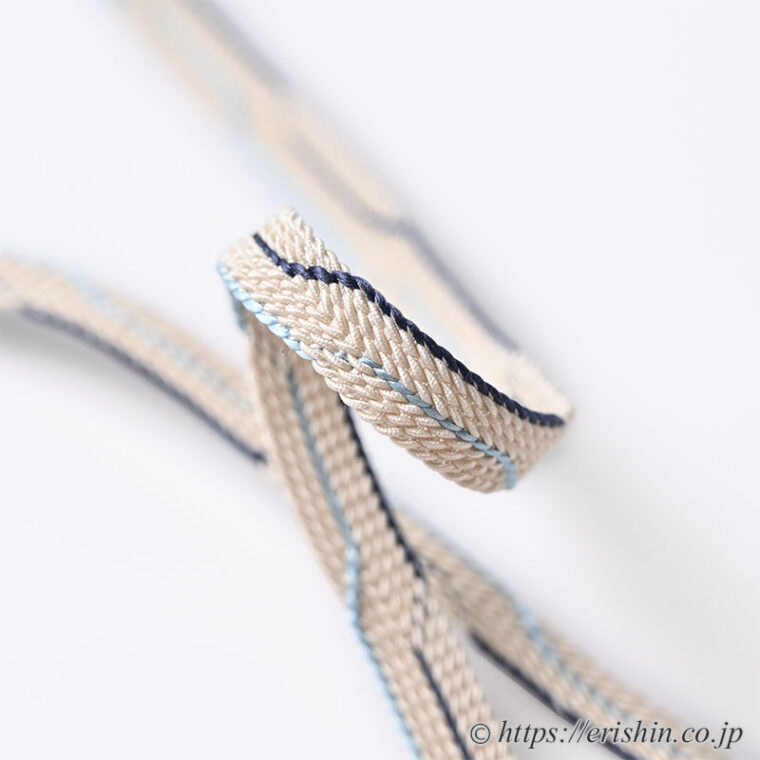 帯締め　綾竹変り亀甲レース組（蕎麦切色に深縹と空色）[夏・単衣向]