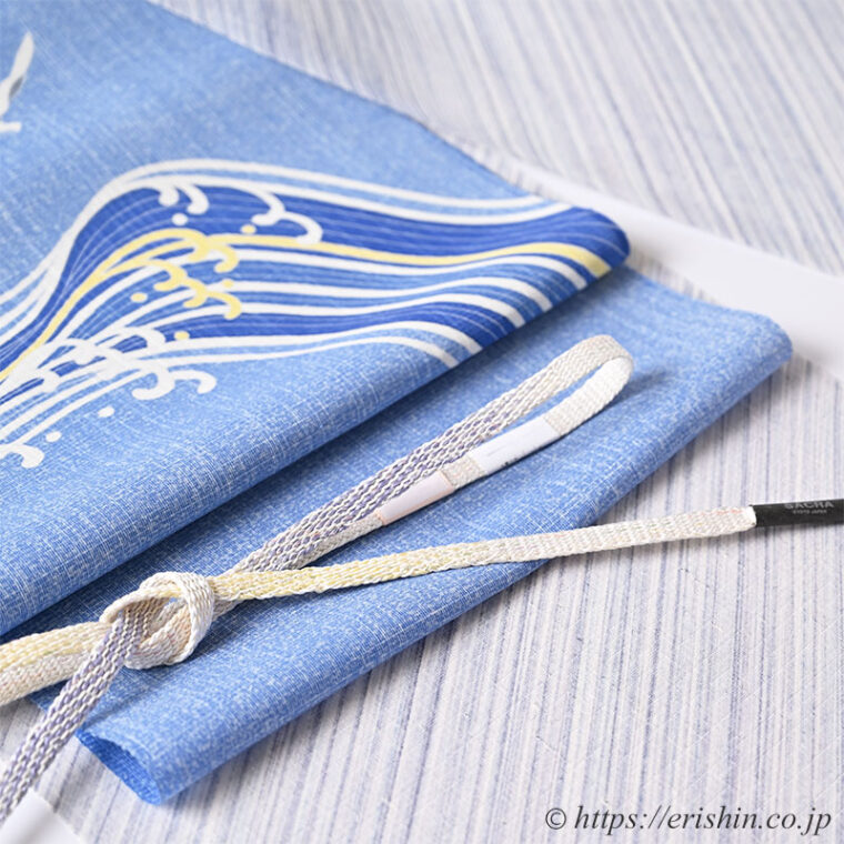 旬のお勧めコーディネート「悠々とカモメが飛ぶ空や海」夏小紋（しけ引き/絽紬地）に 大村幸太郎 染名古屋帯（かもめに波）