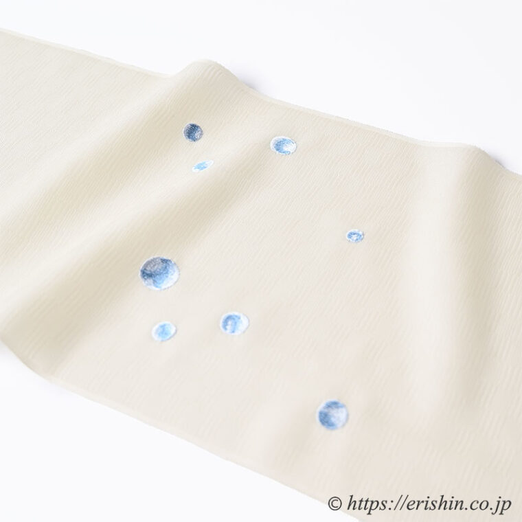 誉田屋源兵衛　刺繍九寸名古屋帯（金魚/白地に藍・市松紗）［夏・単衣向］