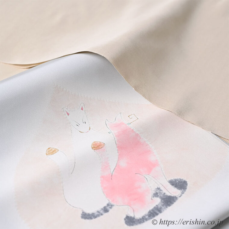 旬のお勧めコーディネート「キュートなお稲荷さんを背守りに　芝崎圭一 座繰紬（無地）に 森健持 染名古屋帯（ばでぃ・辻ケ花）」