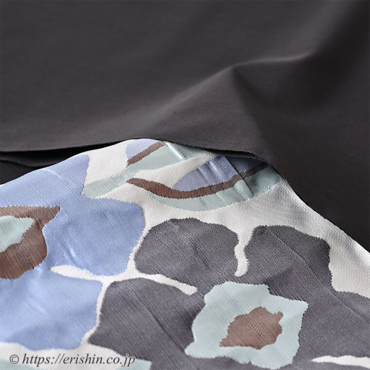 旬のお勧めコーディネート「フロリチカで優しくまろやかに」芝崎圭一 座繰紬無地に 洛風林 九寸織名古屋帯（フロリチカ）