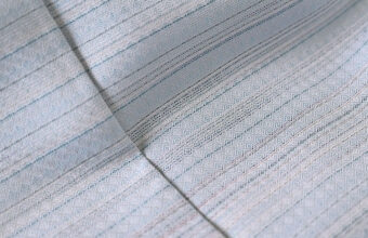 下井伸彦　下井紬・熨斗目調絵羽（白菫色に濃淡の藍/まるまなこ織）