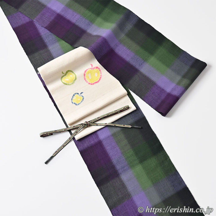 旬のお勧めコーディネート「工芸の佇まいが素敵なりんごの染帯に士乎路紬を」