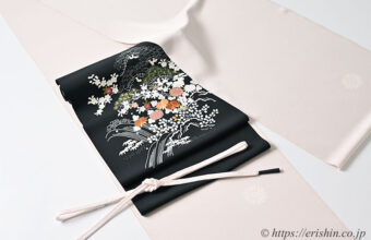 旬のお勧めコーディネート「たおやかに　灰桜色の小紋に黒の御所解きの染帯を」