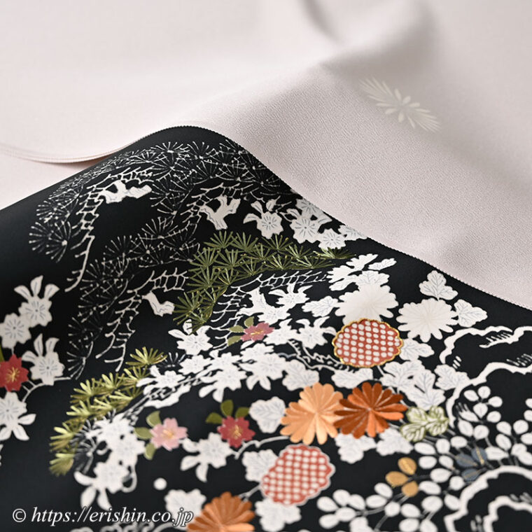 旬のお勧めコーディネート「たおやかに　灰桜色の小紋に黒の御所解きの染帯を」