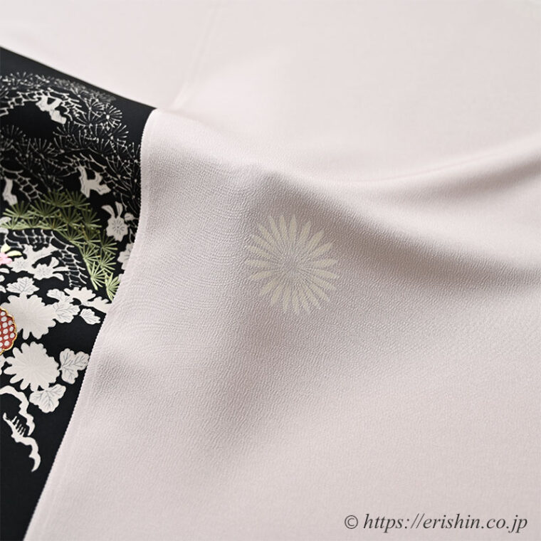 旬のお勧めコーディネート「たおやかに　灰桜色の小紋に黒の御所解きの染帯を」