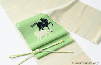 旬のお勧めコーディネート「下井紬に夢訪庵の馬の帯　-佳き年を駆け抜ける-」