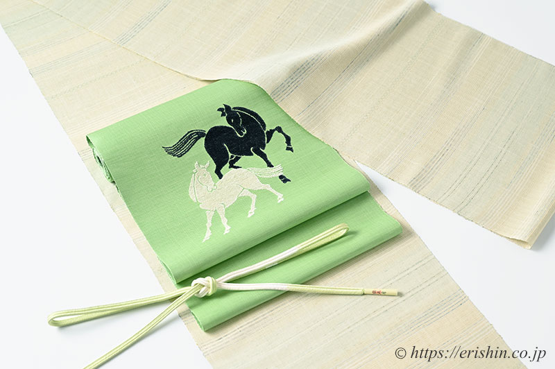 旬のお勧めコーディネート「下井紬に夢訪庵の馬の帯　-佳き年を駆け抜ける-」