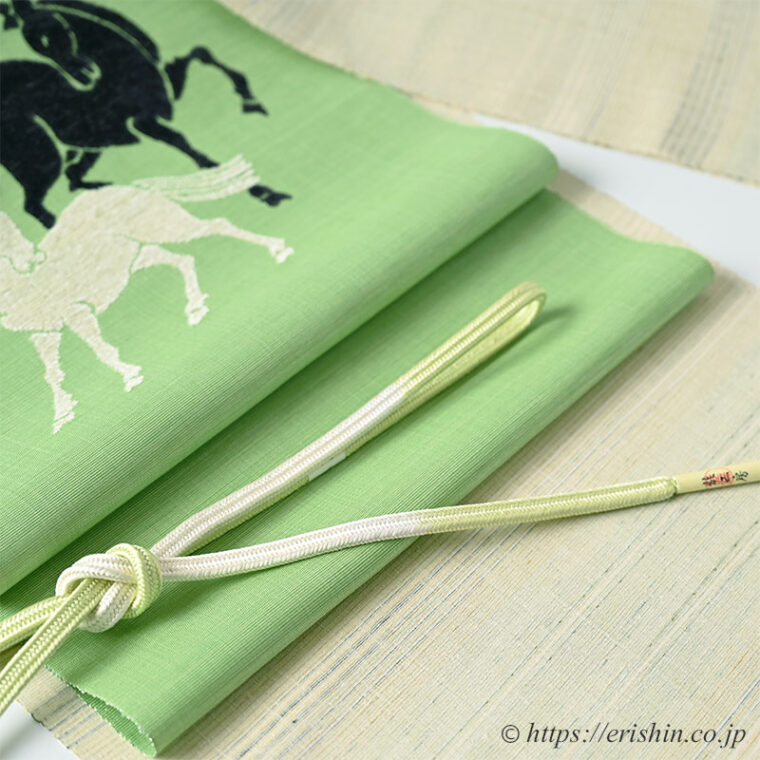 旬のお勧めコーディネート「下井紬に夢訪庵の馬の帯　-佳き年を駆け抜ける-」