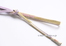 帯締め　内記台四方角組（淡紅藤色に金と白の彩り）「呉服えり新」