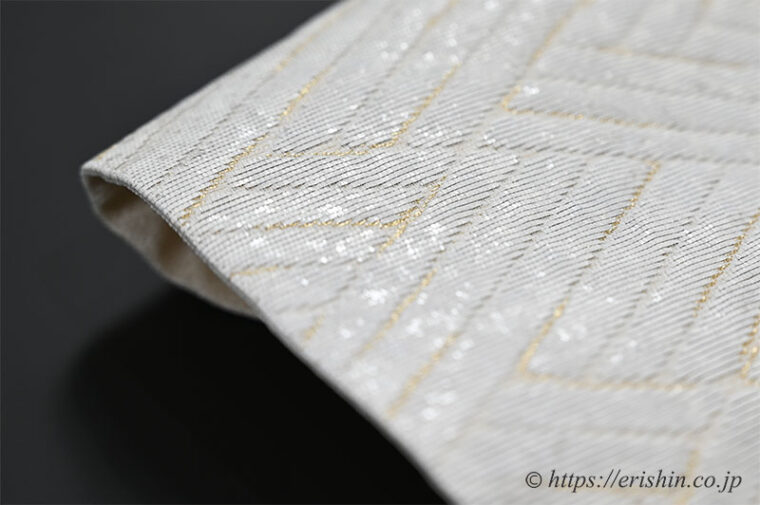 袋帯（東照宮端雲文/白地）