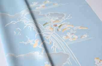 付下（御所解き/白揚げを御馳走に淡彩で・白群色）「着物と帯・呉服えり新」