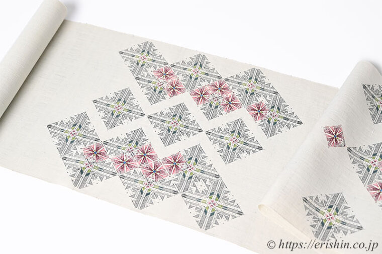 特選「鈴田滋人　木版摺更紗帯（仰陽譜）」「着物と帯・呉服えり新」