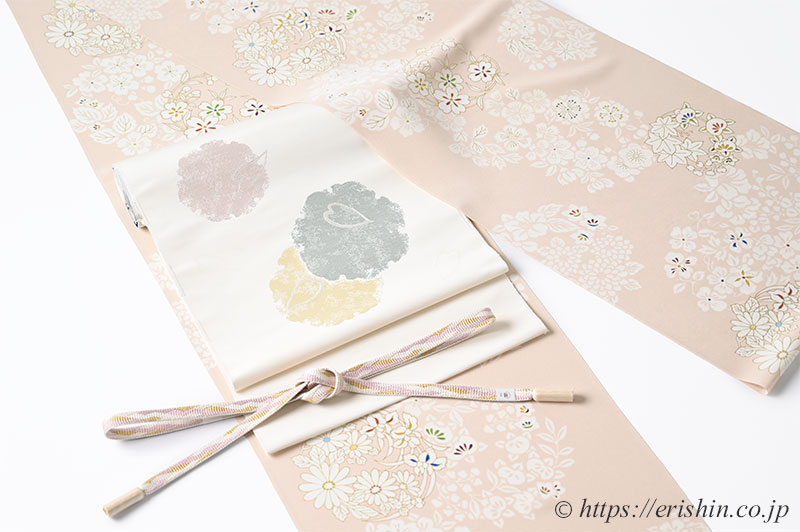 旬のお勧めコーディネート「ドレスアップ小紋でディナーに」小紋（百花彩り花丸文）に九寸織名古屋帯（雪輪桜）