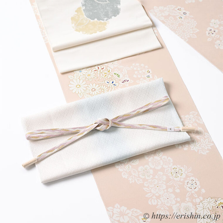 旬のお勧めコーディネート「ドレスアップ小紋でディナーに」小紋（百花彩り花丸文）に九寸織名古屋帯（雪輪桜）