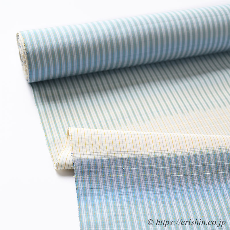 芝崎圭一　座繰紬（絣・多色暈し段/鳥の子色に薄花色のさざ波段）「着物と帯・呉服えり新」