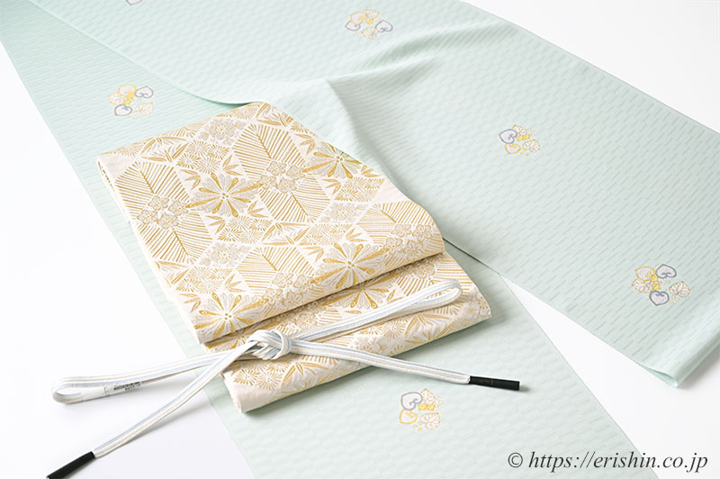 旬のお勧めコーディネート「葵の丸文の小紋に松竹梅の袋帯」