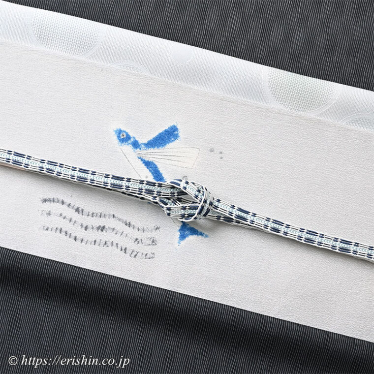 旬のお勧めコーディネート「墨黒色の明石縮に森健持さんのトビウオの帯を」