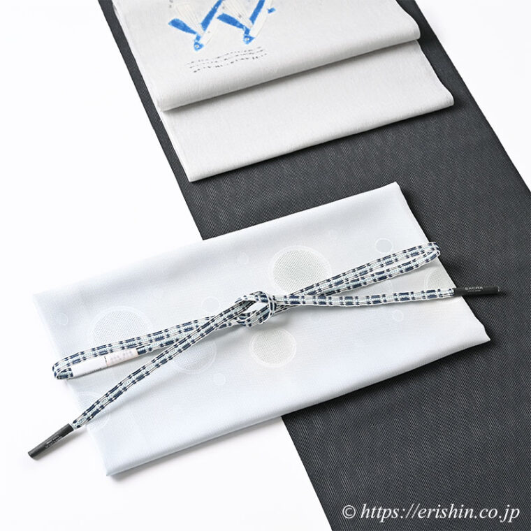 旬のお勧めコーディネート「墨黒色の明石縮に森健持さんのトビウオの帯を」