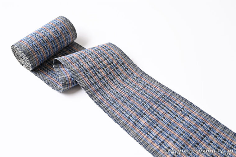 首里道屯織半幅帯（熨斗目花色に赤の縞）「着物と帯・呉服えり新」