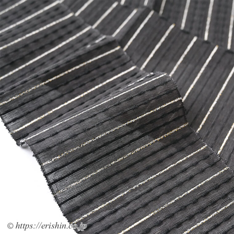 誉田屋源兵衛　半幅帯（芭蕉段織/墨黒・黒と銀の縞）「着物と帯・呉服えり新」