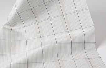 芝崎圭一　座繰紬（経絣格子/蕎麦切色）「着物と帯・呉服えり新」