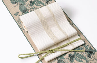 旬のお勧めコーディネート「竺仙 松煙染小紋（苦瓜）に浮遊の新バージョン八寸名古屋帯」